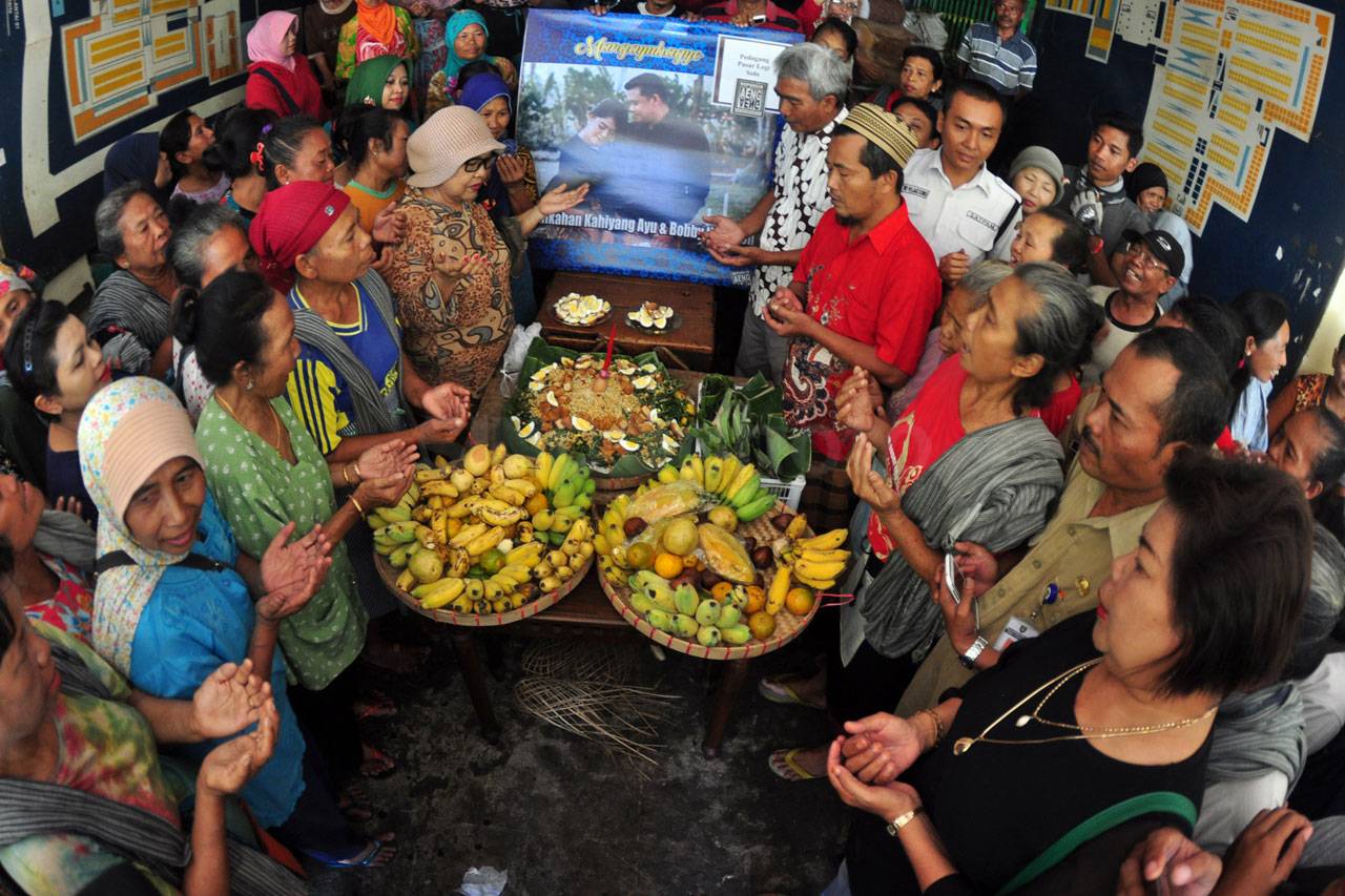 Pedagang Pasar Legi...