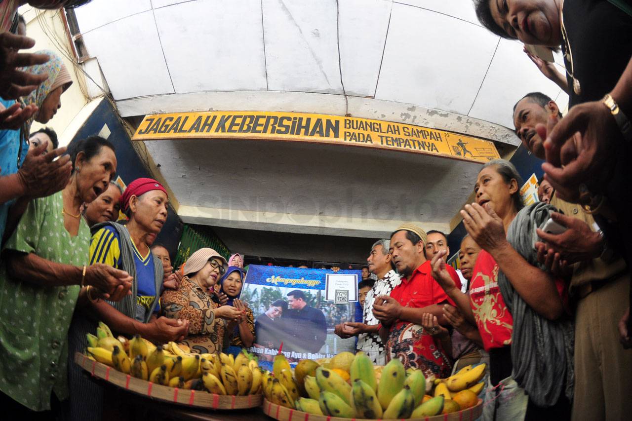 Pedagang Pasar Legi...