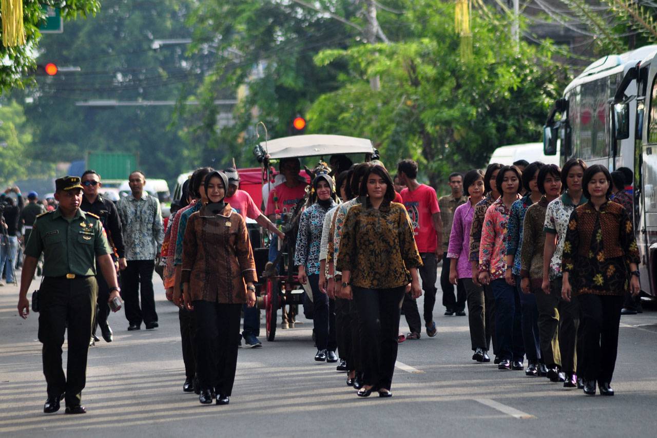 Jokowi Pantau Geladi...