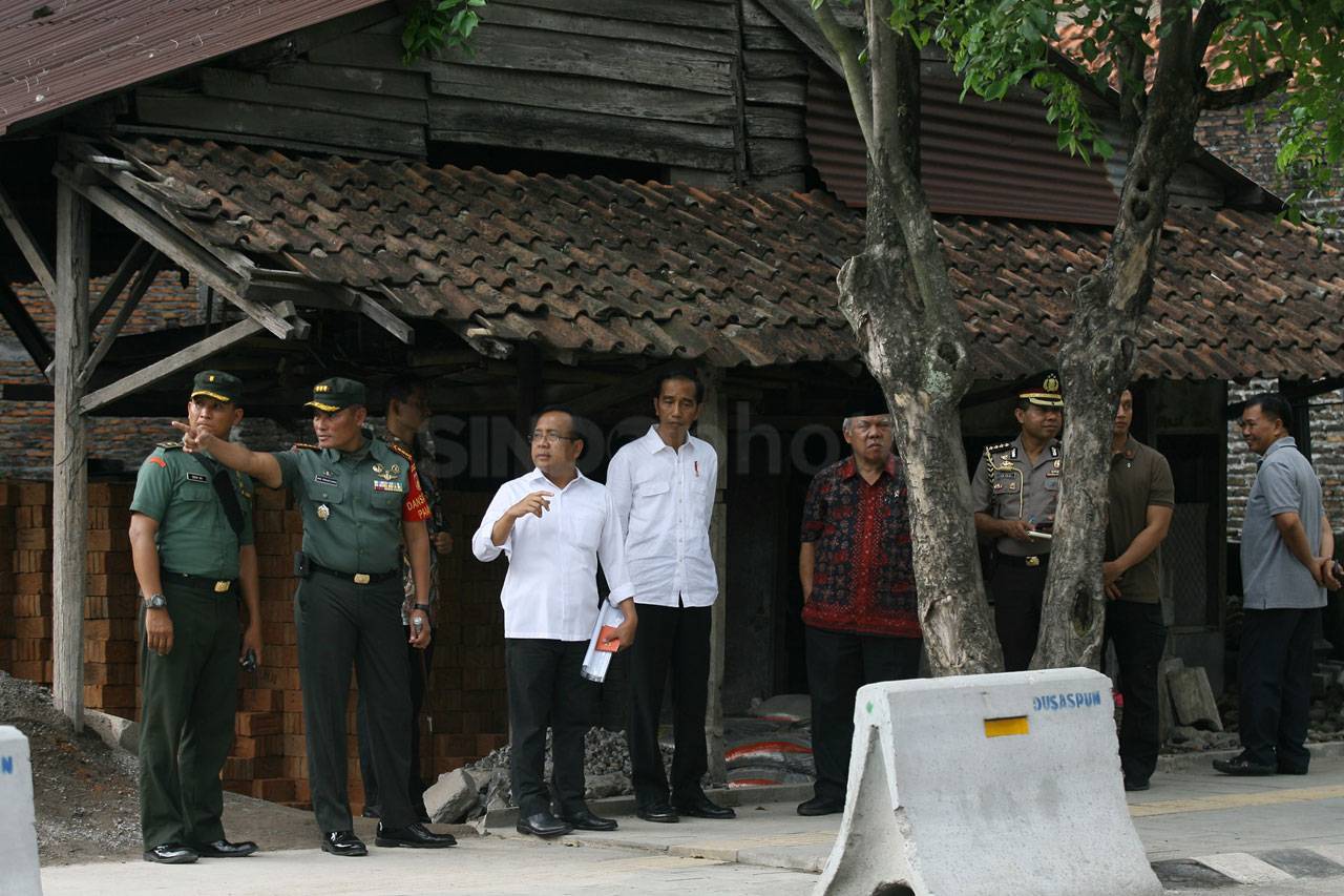 Jokowi Pantau Geladi...