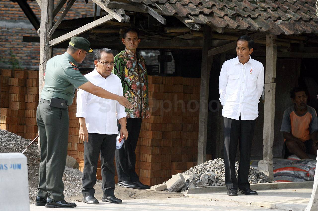 Jokowi Pantau Geladi...