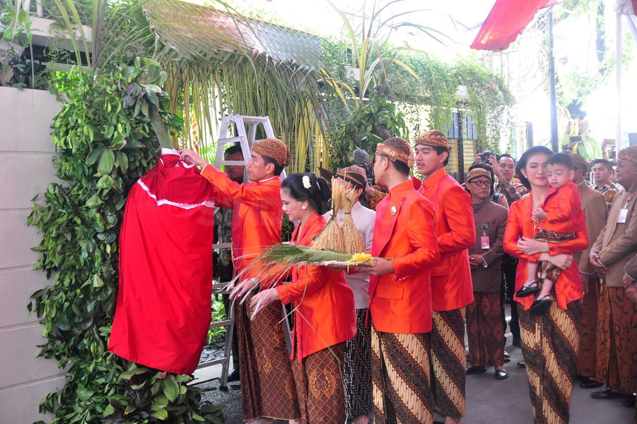 Menaiki Tangga, Presiden...
