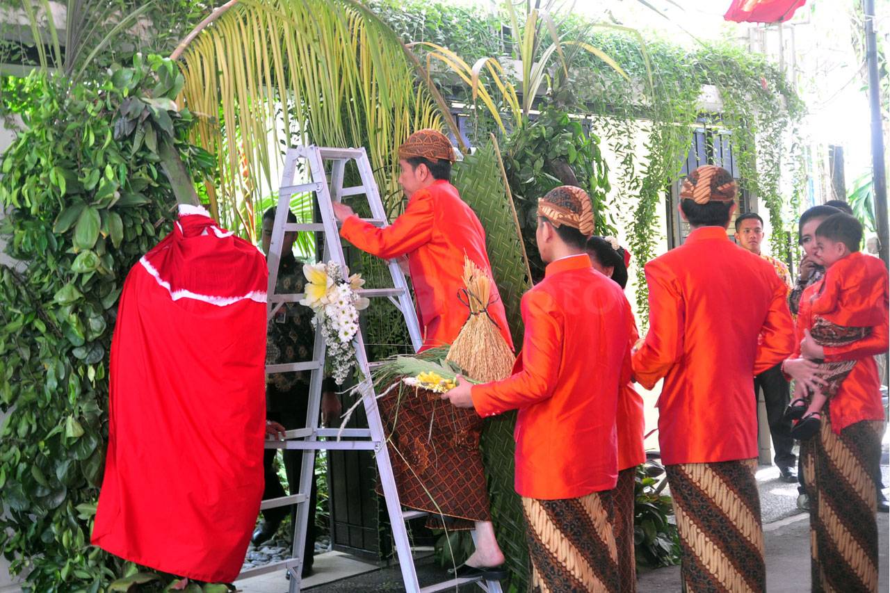 Menaiki Tangga, Presiden...