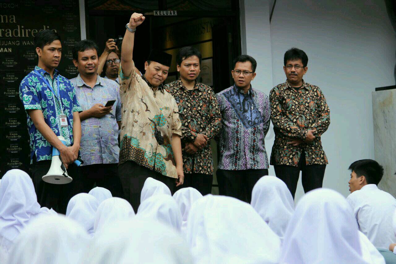 Hidayat Nur Wahid Kunjungi...