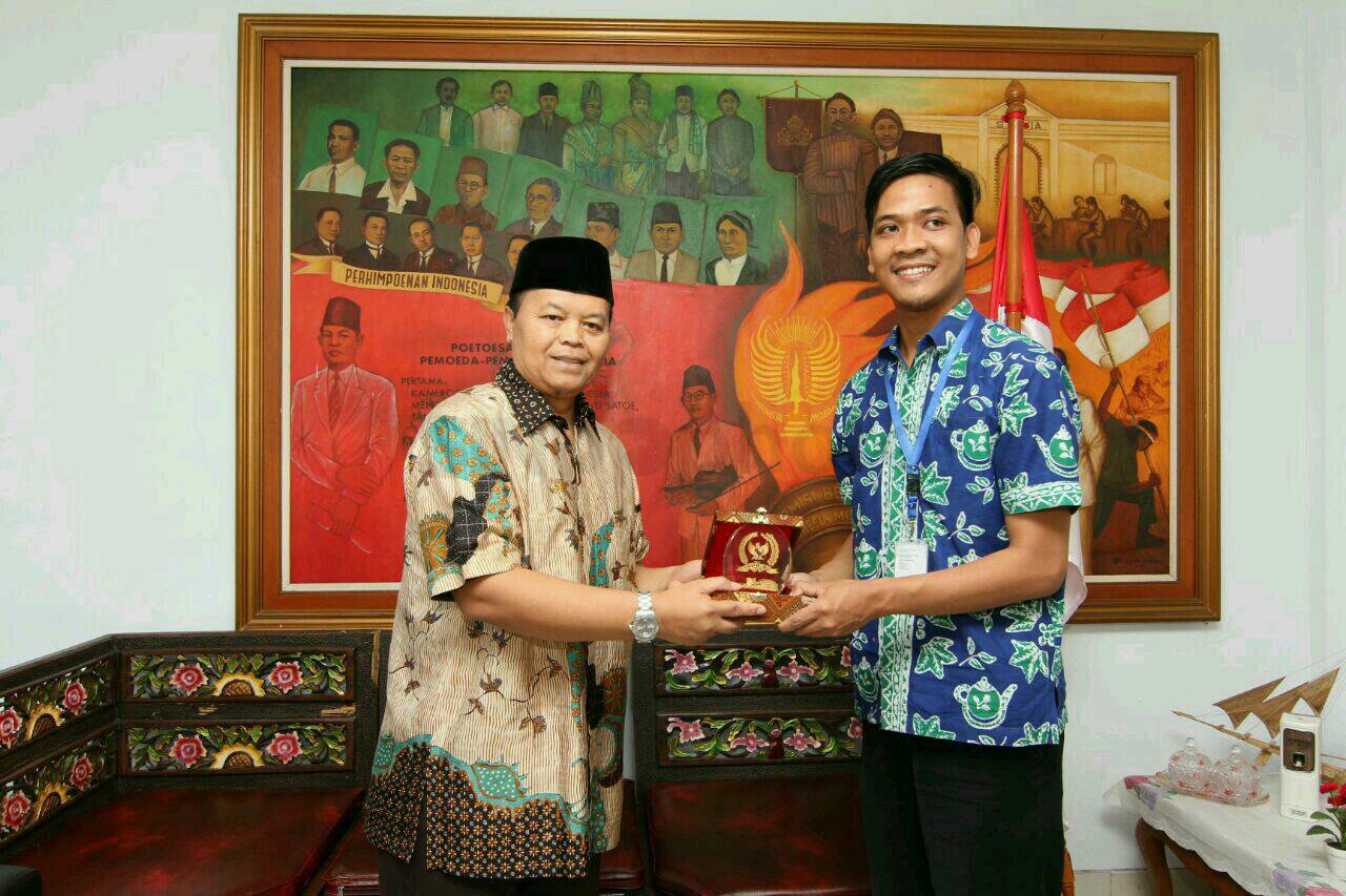 Hidayat Nur Wahid Kunjungi...