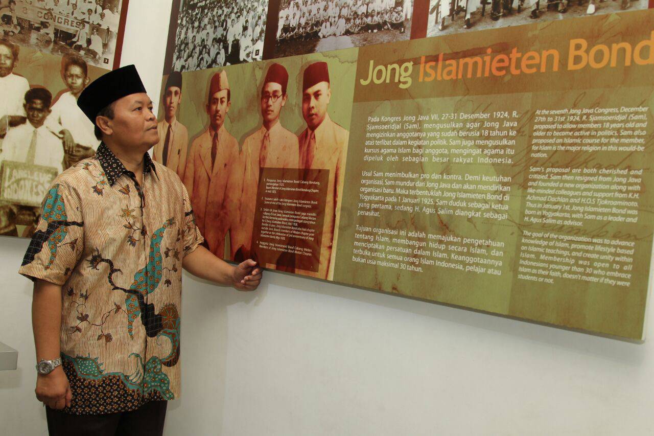 Hidayat Nur Wahid Kunjungi...