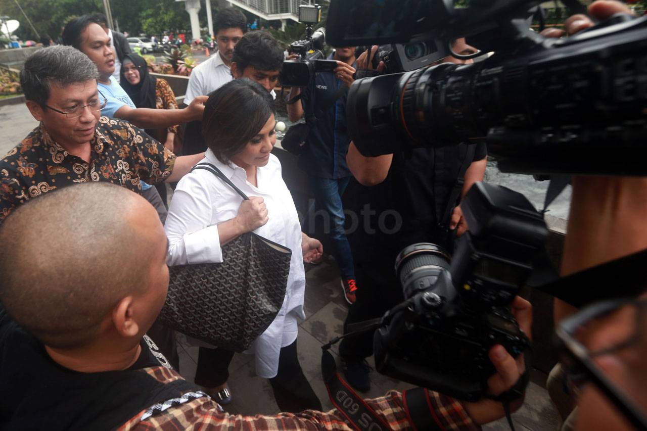 KPK Periksa Carmelita...