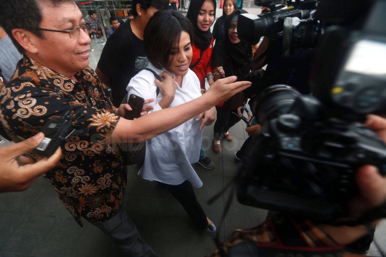 KPK Periksa Carmelita...