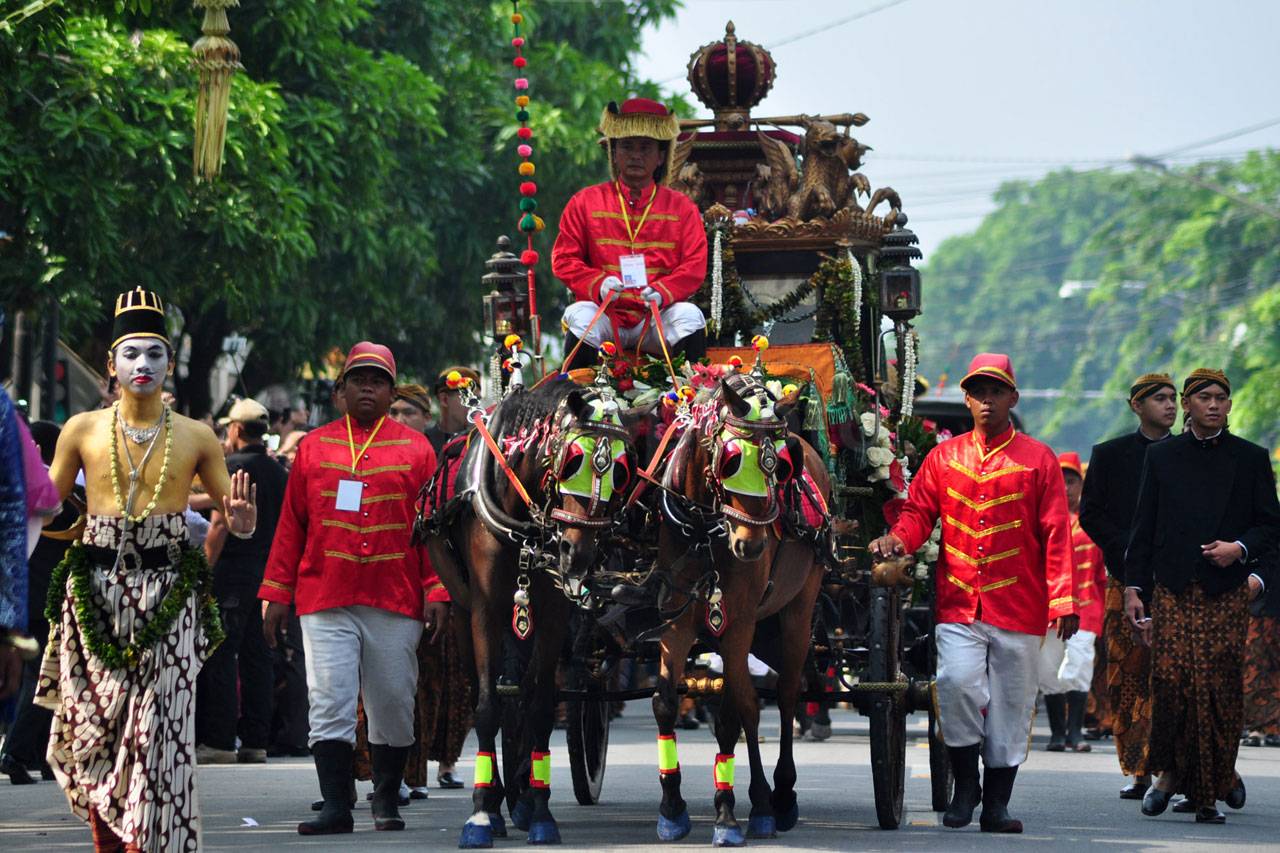 Kirab Kereta Kencana...