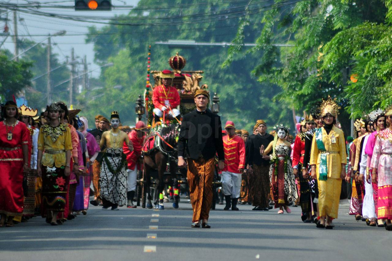 Kirab Kereta Kencana...