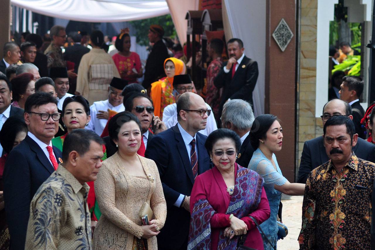Pejabat Tinggi Negara...