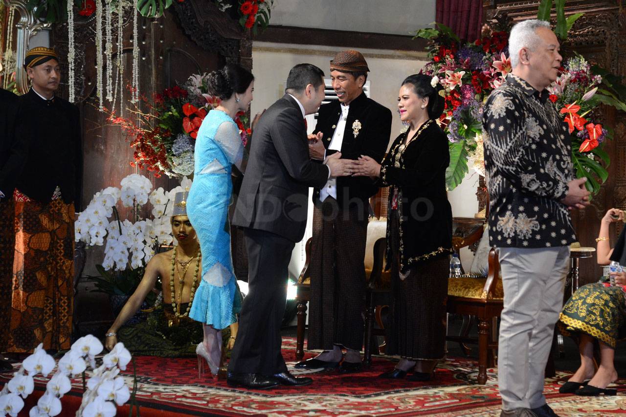 HT Hadiri Resepsi Pernikahan...