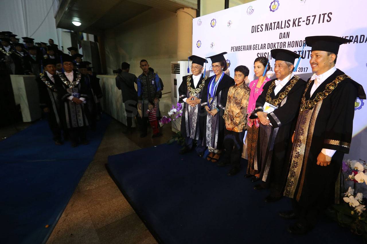 Menteri Susi Pudjiastuti...