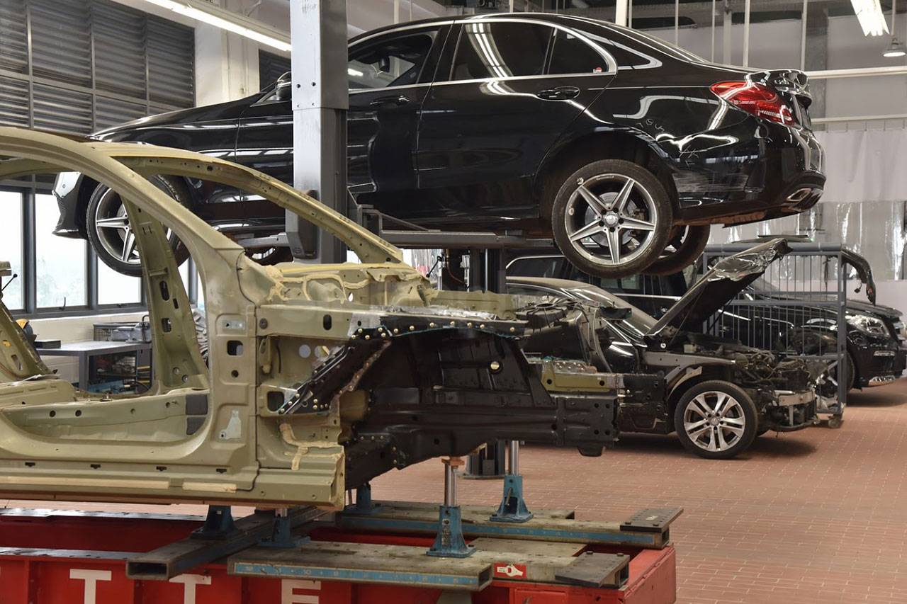 Mercedes-Benz Indonesia...