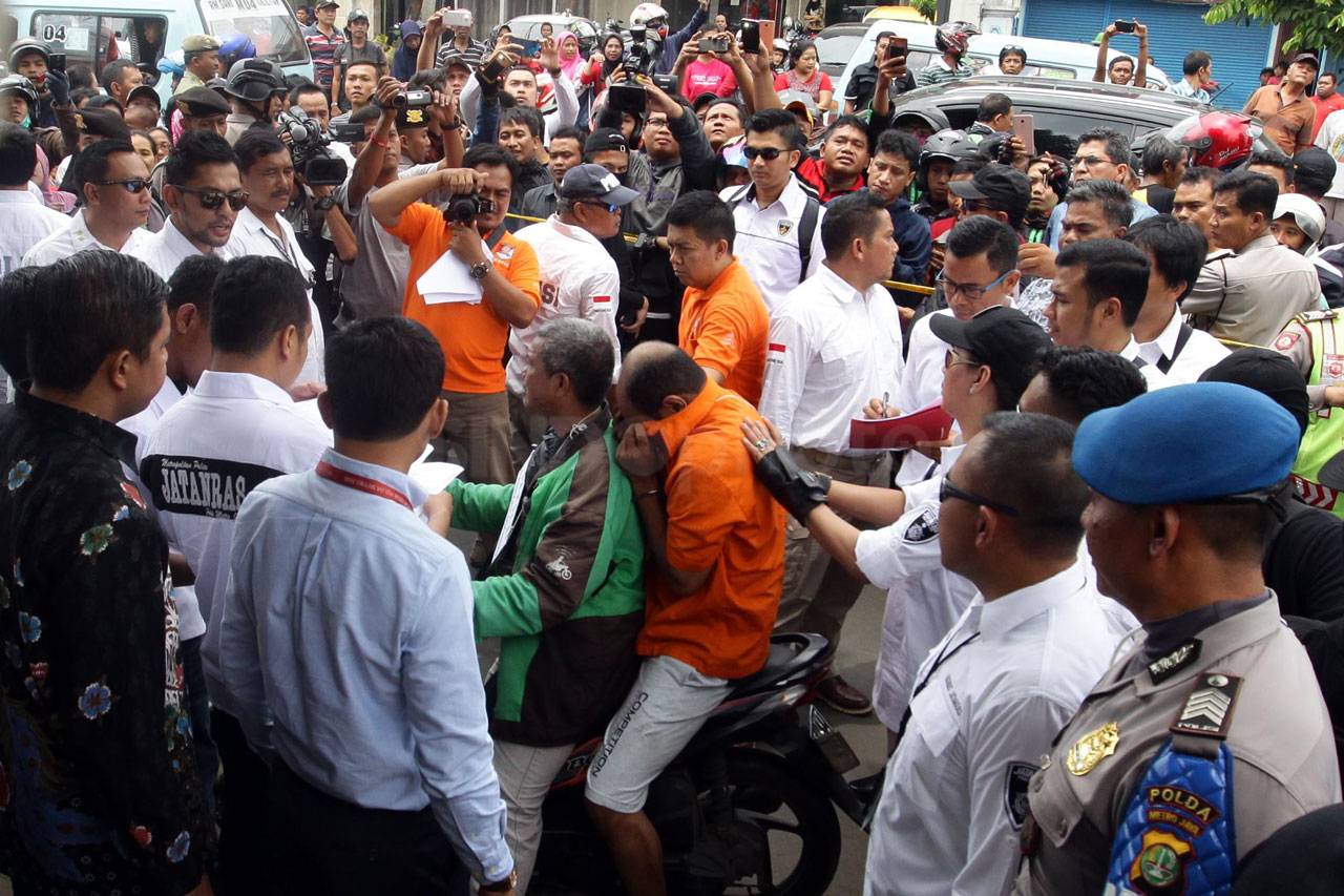 Polisi Gelar Prarekonstruksi...