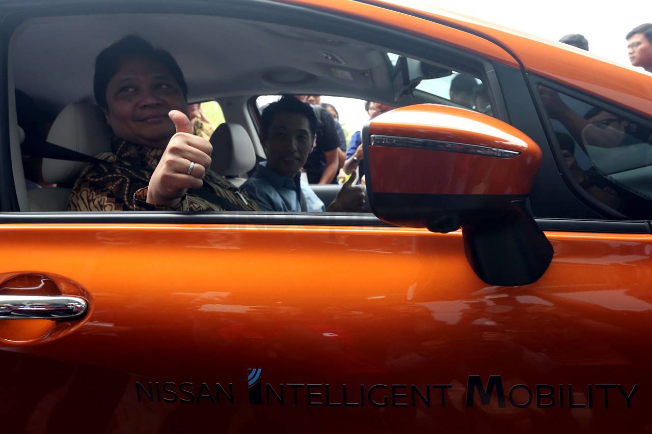 Menteri Perindustrian...