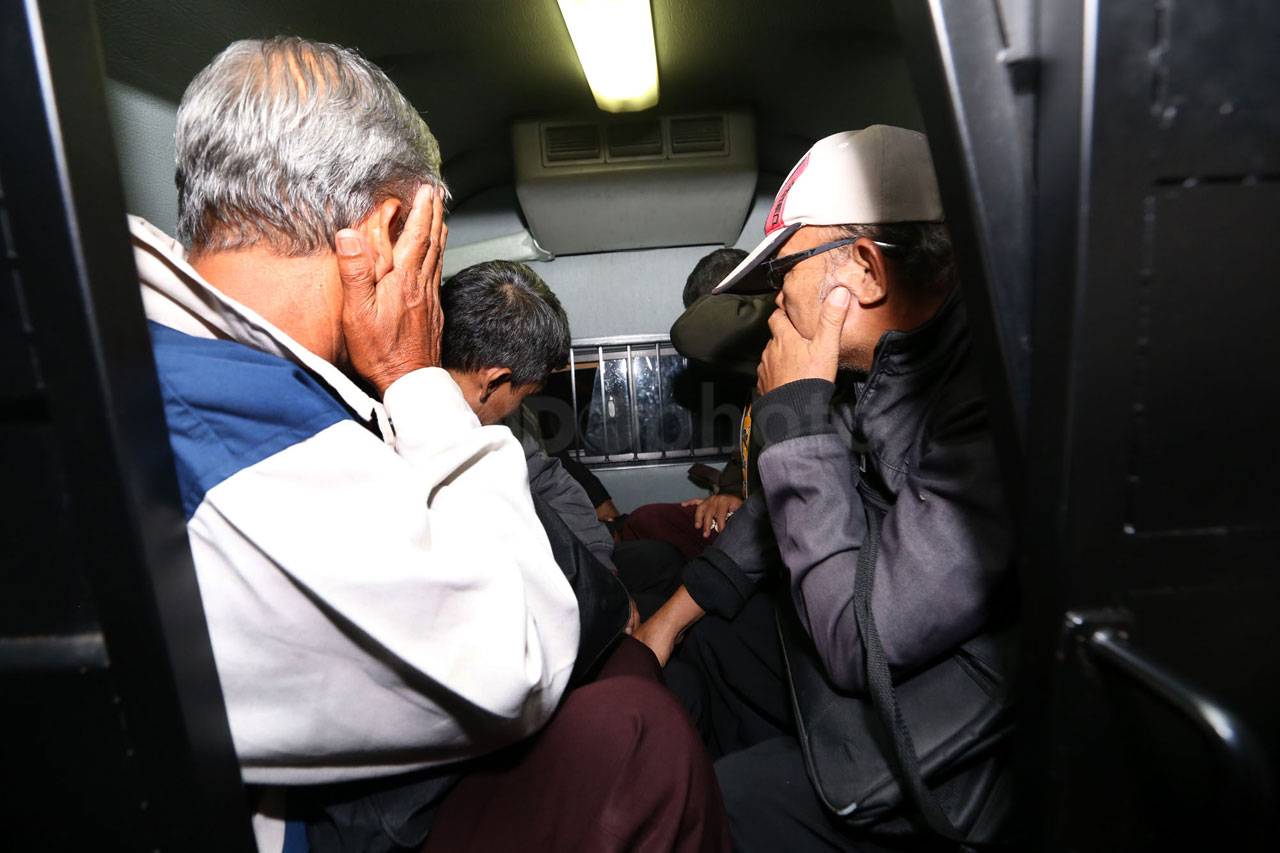 Kejati Jatim Tahan 16...