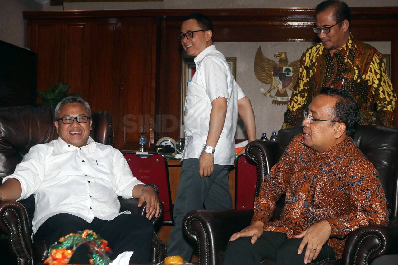 Mensesneg Sambangi KPU...