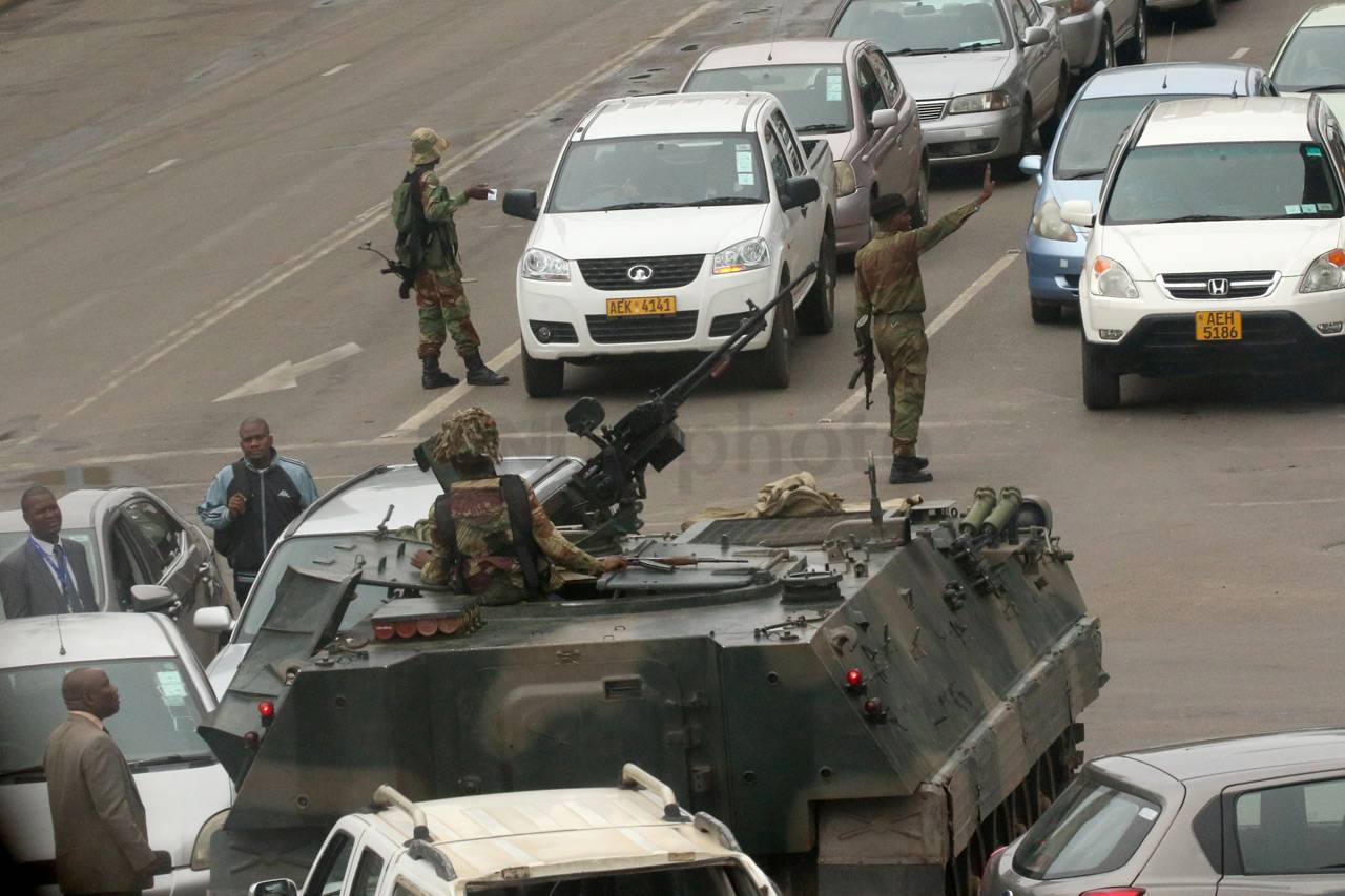 Krisis Politik, Tentara...