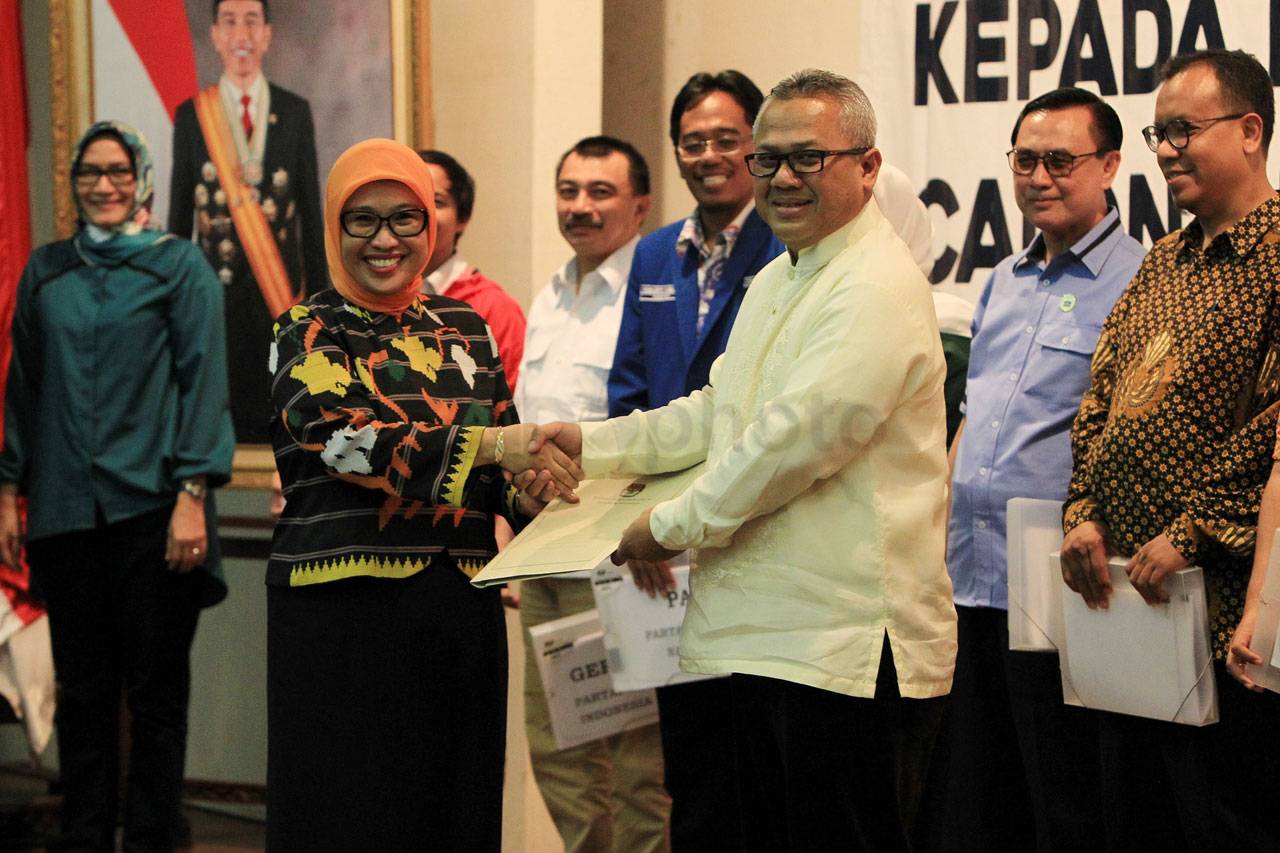 KPU Serahkan Hasil Penelitian...