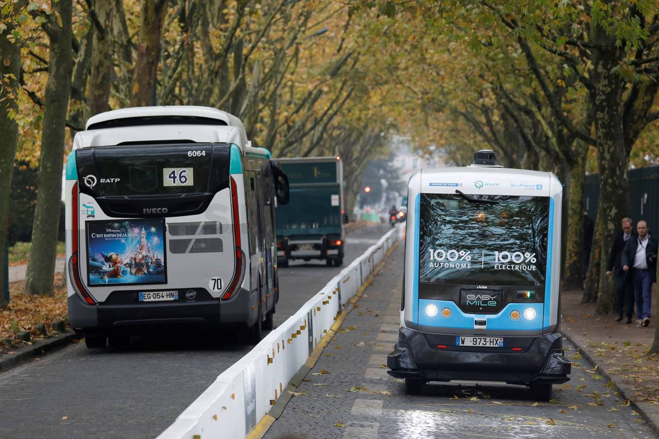 Bus Tanpa Sopir Resmi...
