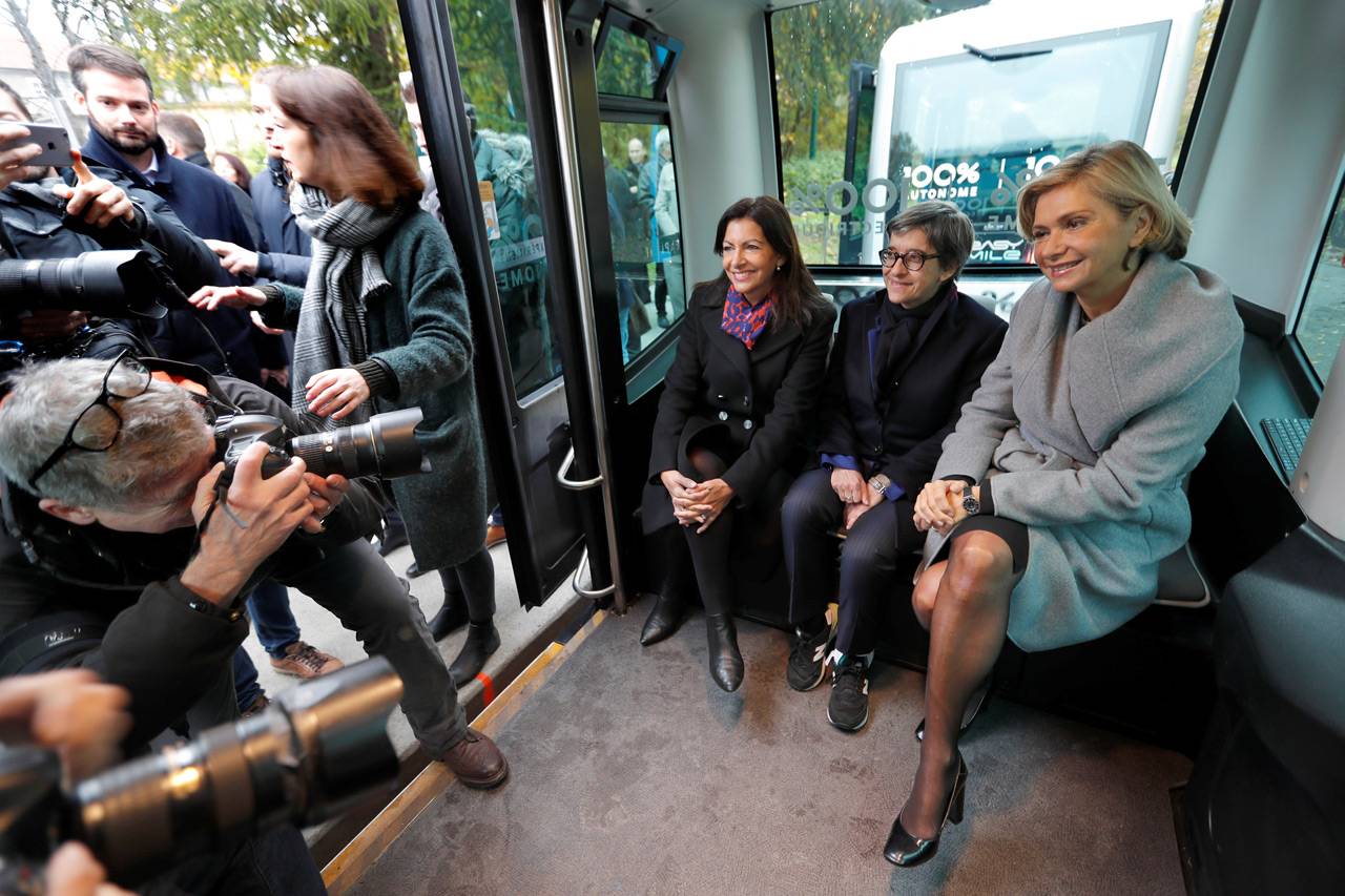 Bus Tanpa Sopir Resmi...