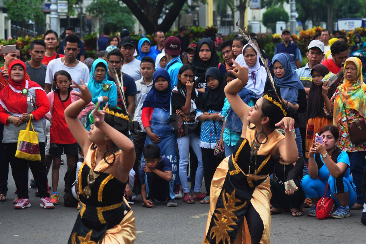 Tarian Adat Ramaikan...
