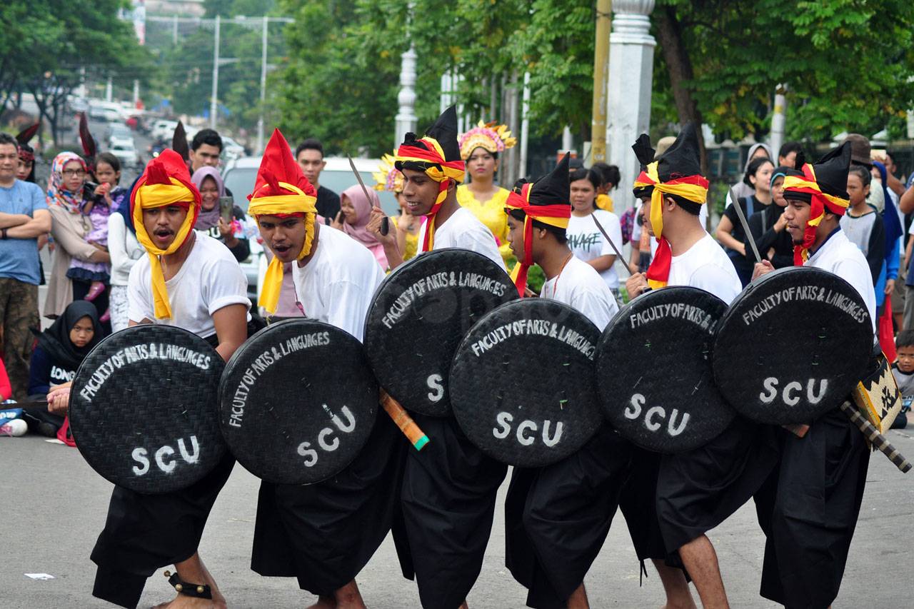 Tarian Adat Ramaikan...
