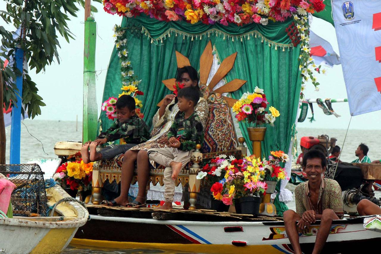 Kemeriahan Parade Perahu...