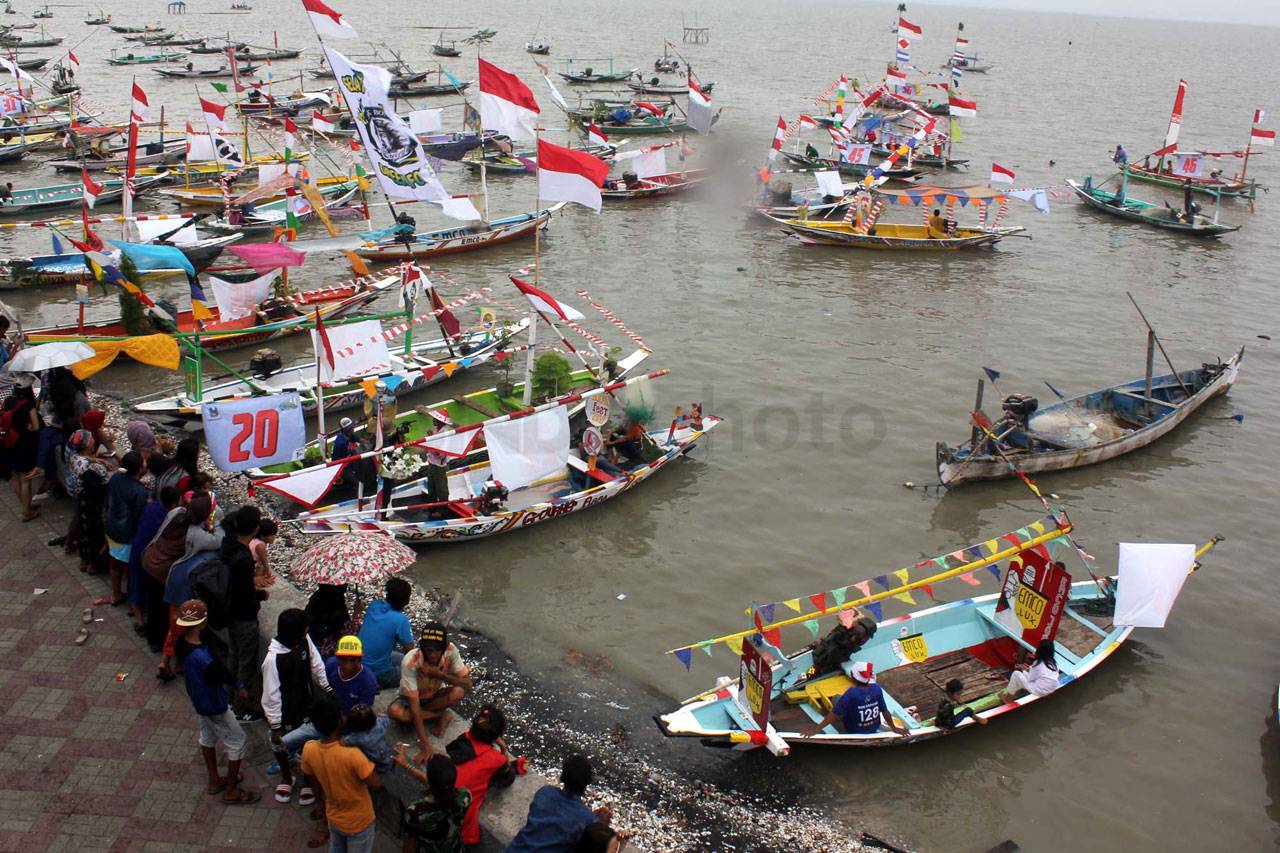 Kemeriahan Parade Perahu...