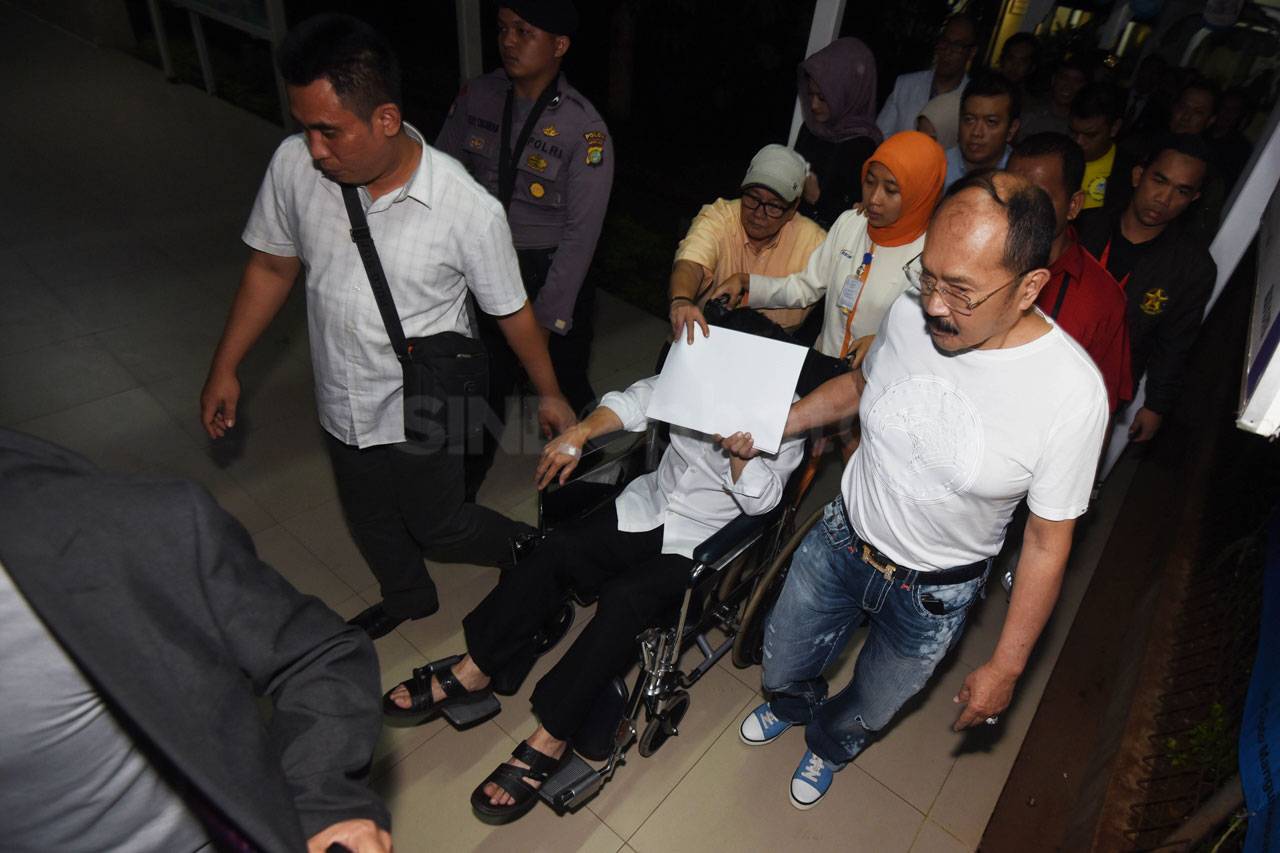 KPK Resmi Tahan Setya...