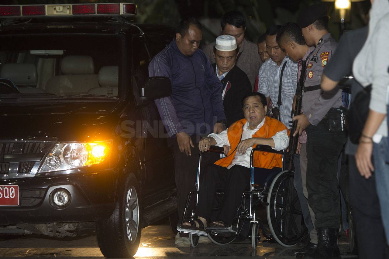 Pakai Kursi Roda dan...