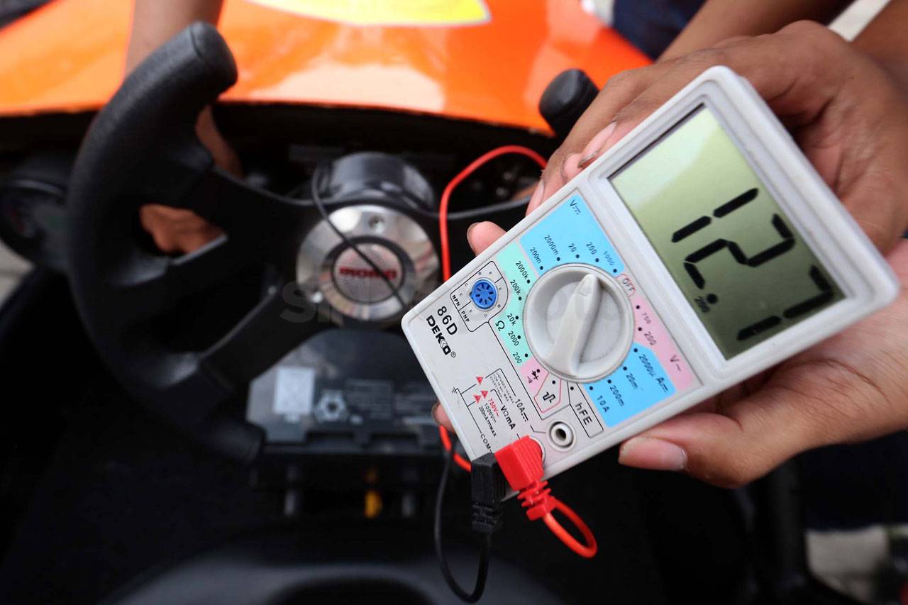 Uji Coba Mobil Listrik...