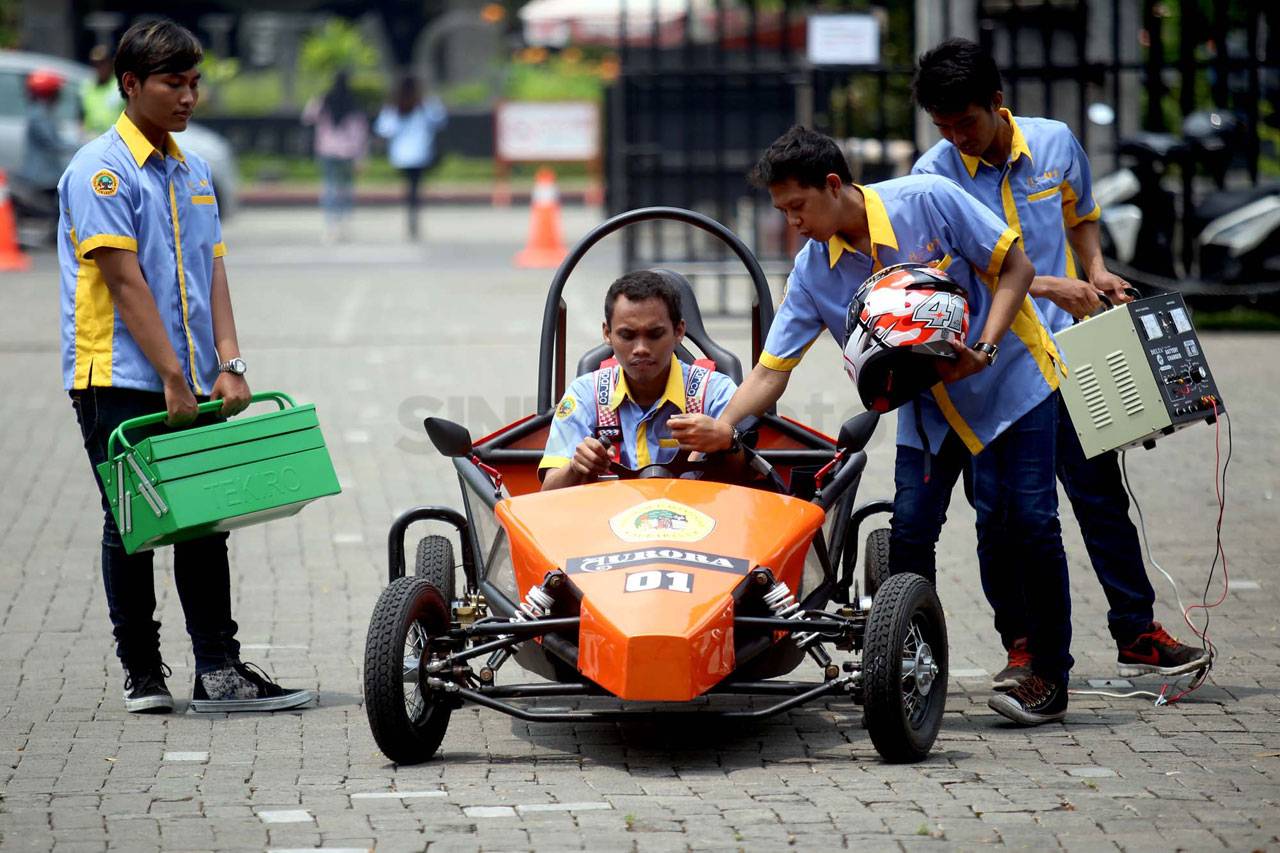 Uji Coba Mobil Listrik...
