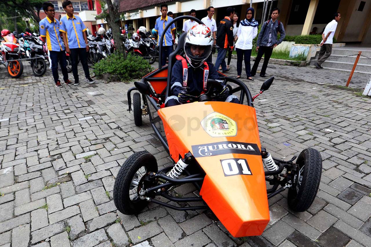 Uji Coba Mobil Listrik...