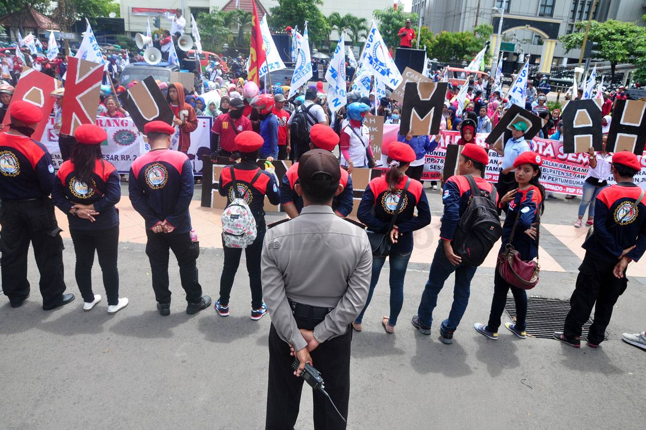 Jelang Penetapan UMK,...