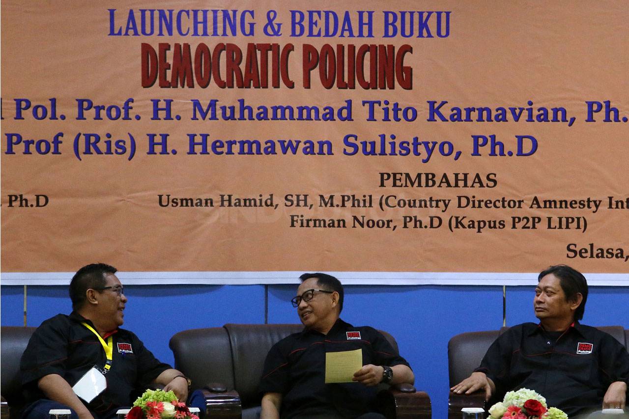 Kapolri Luncurkan Buku...
