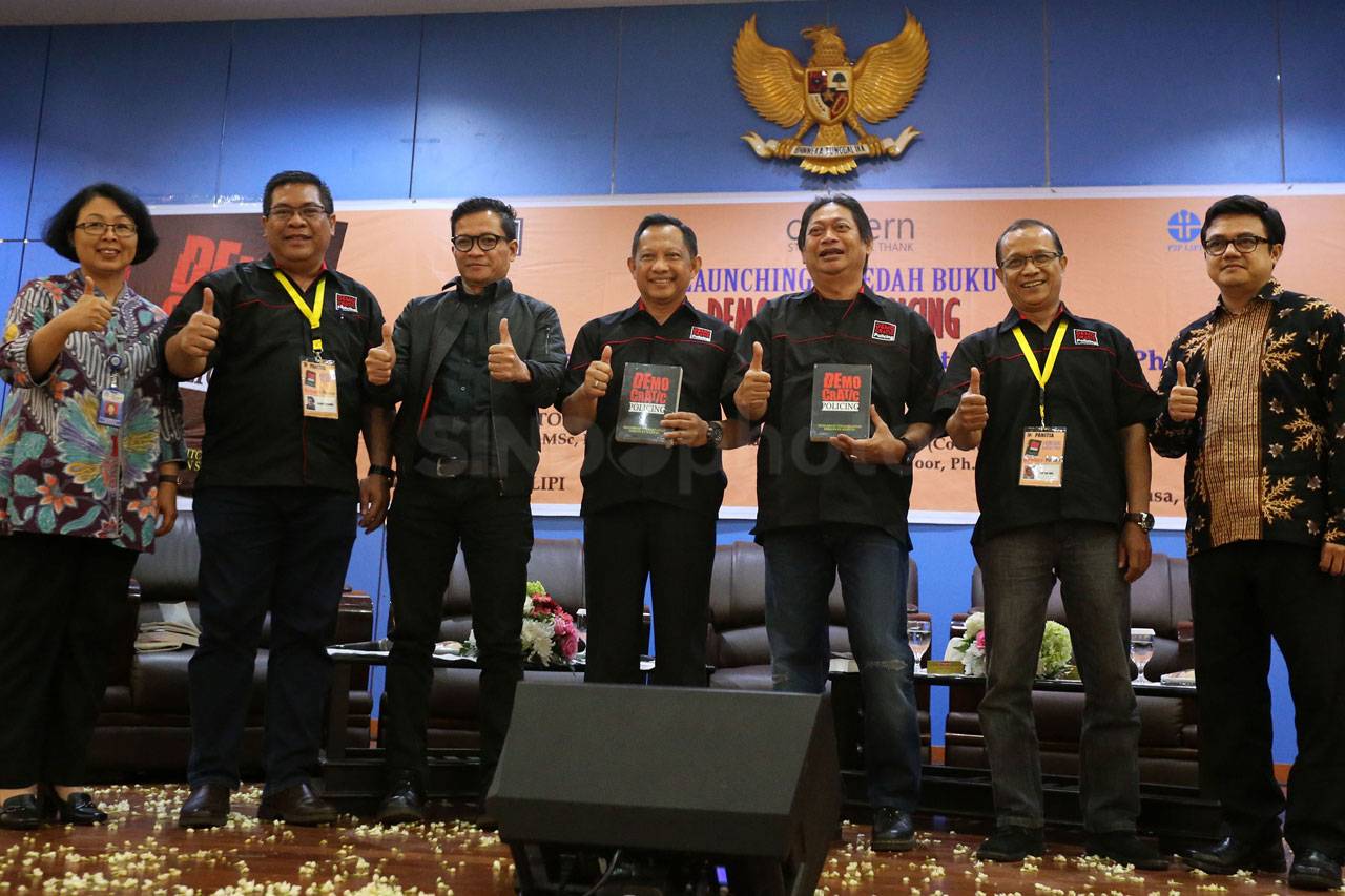 Kapolri Luncurkan Buku...