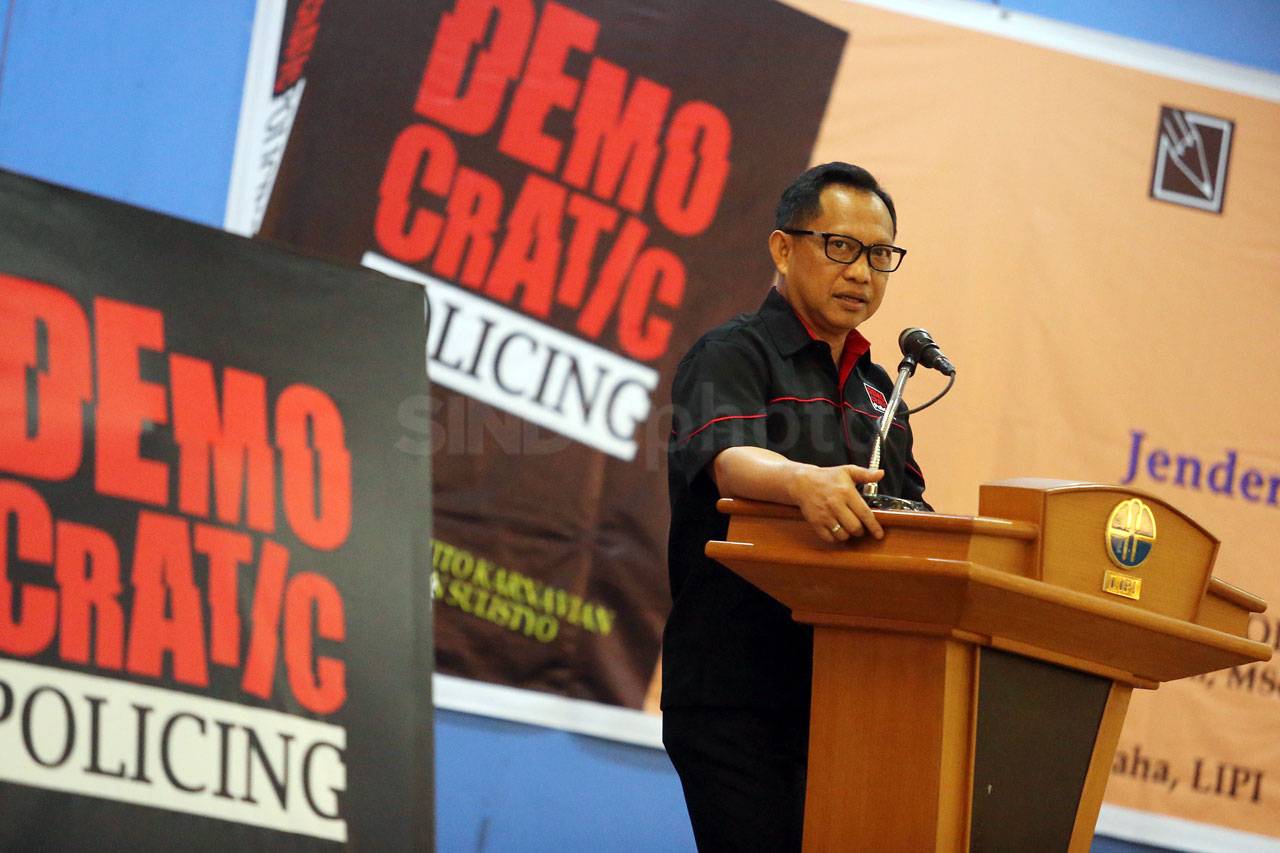 Kapolri Luncurkan Buku...