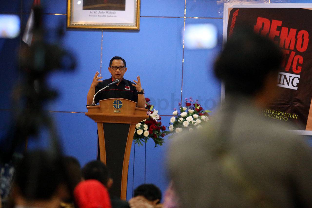 Kapolri Luncurkan Buku...