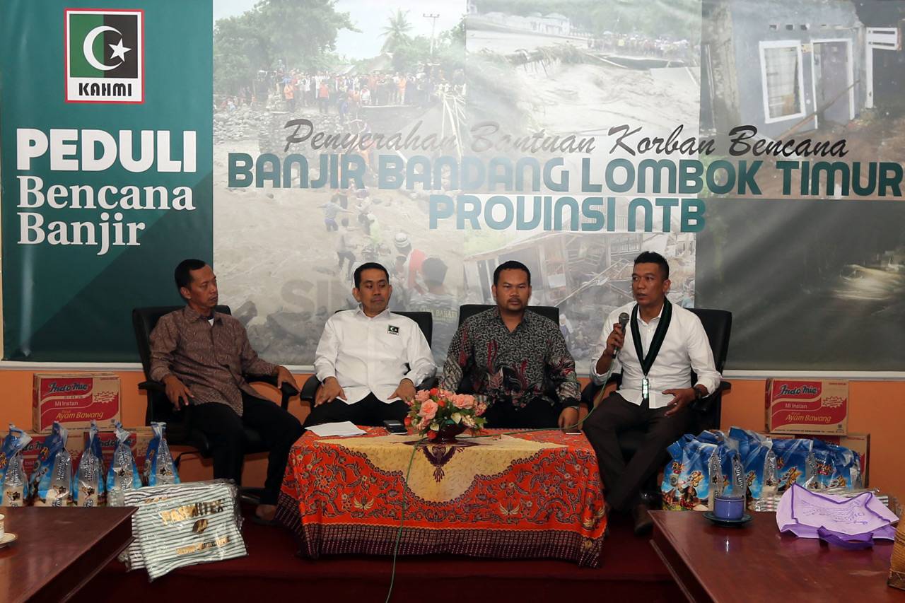 KAHMI Salurkan Bantuan...