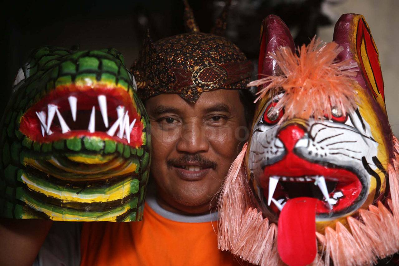 Perajin Topeng Muludan...