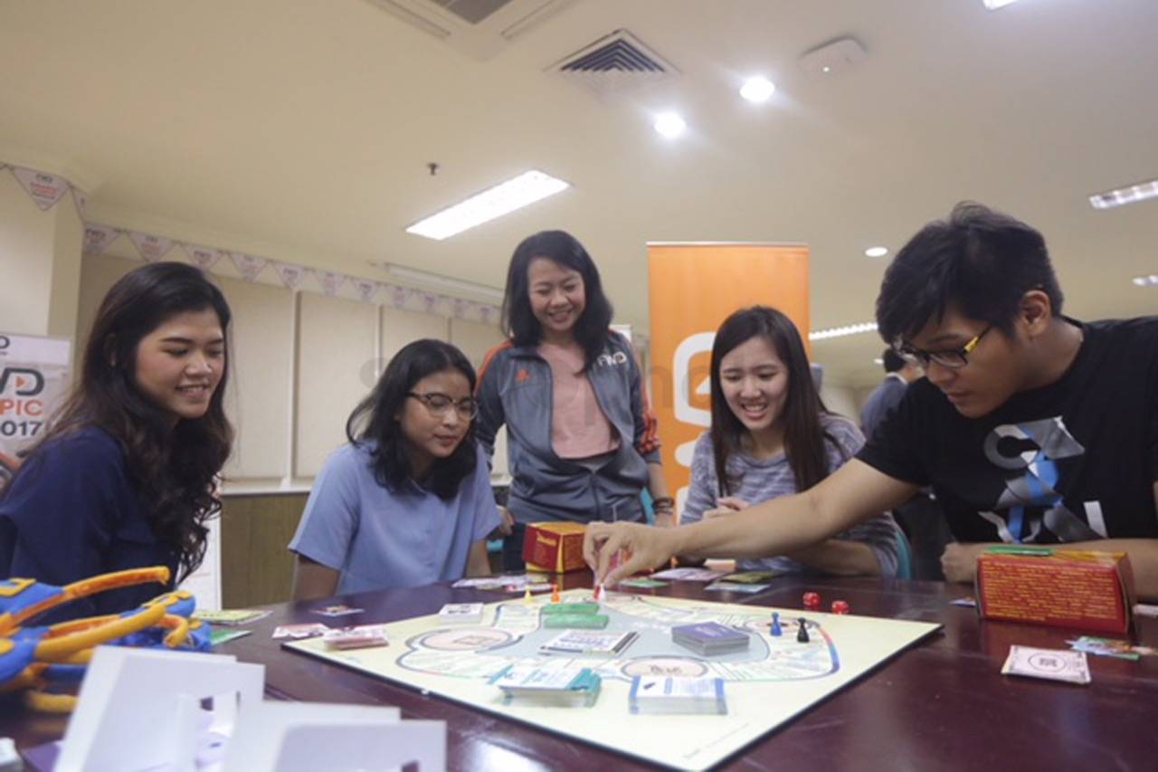 FWD Life Melakukan Edukasi...