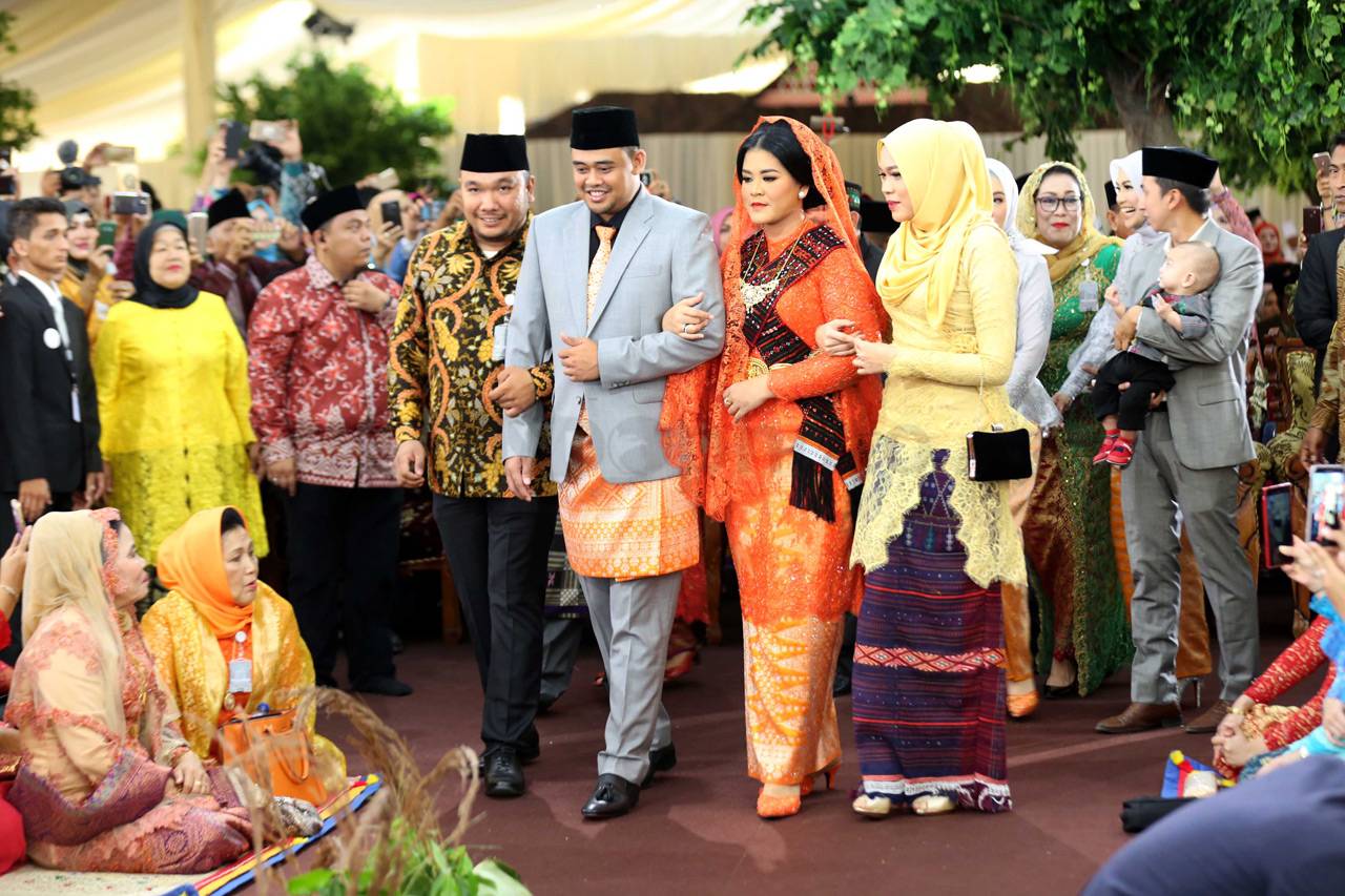 Mangalo Alo Mora, Keluarga...