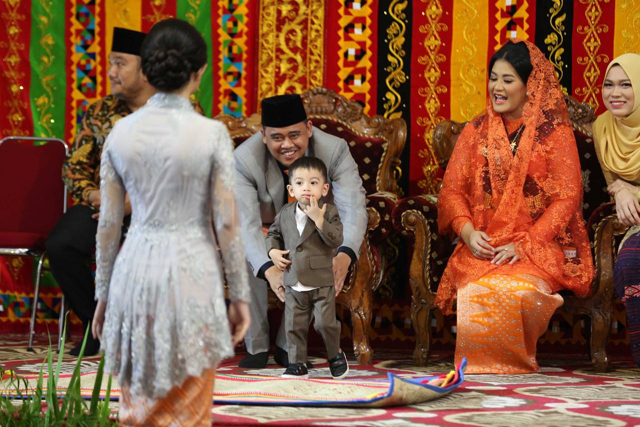 Mangalo Alo Mora, Keluarga...