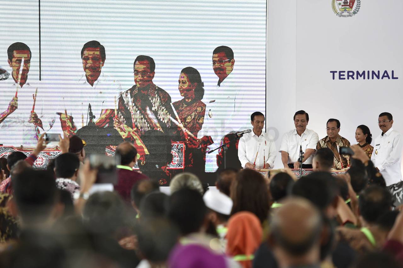 Presiden Jokowi Resmikan...