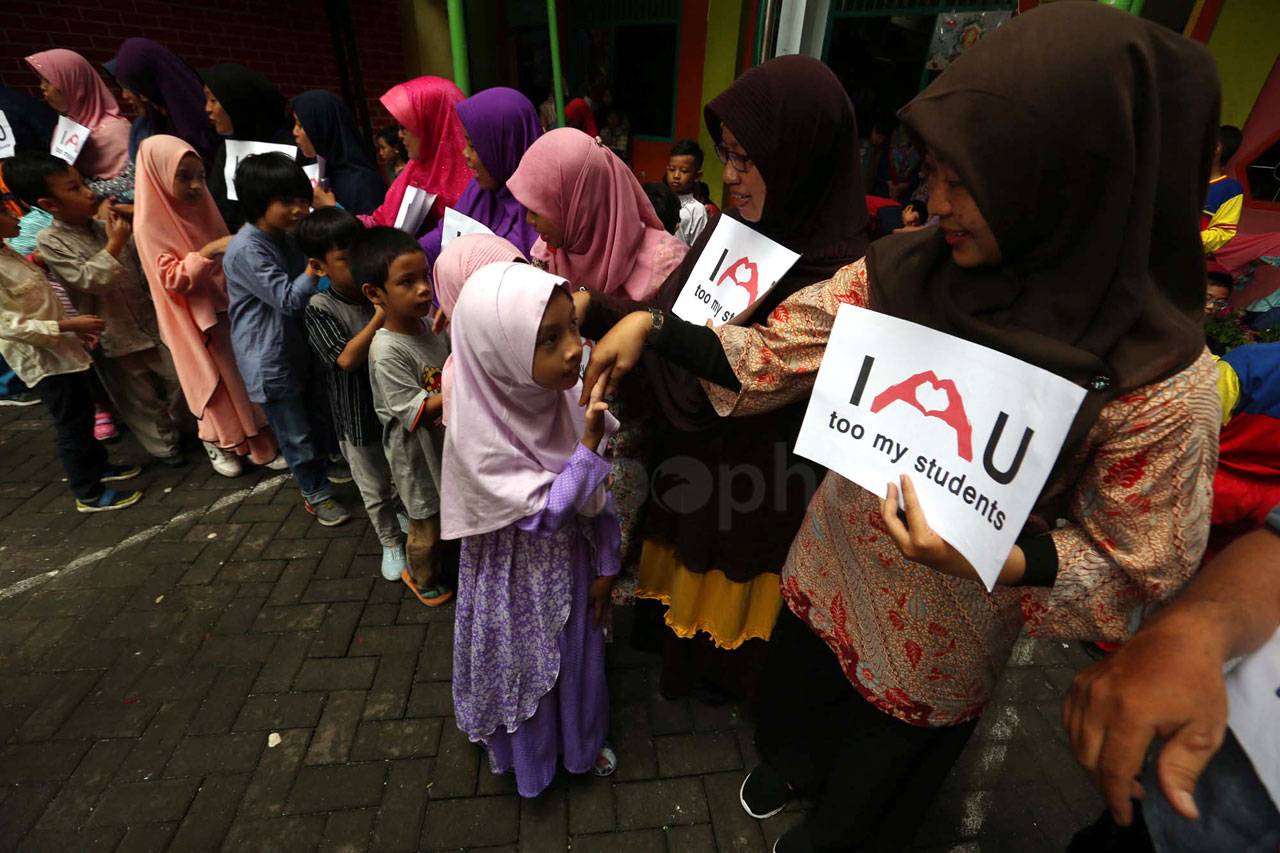 Katakan dengan Bunga...
