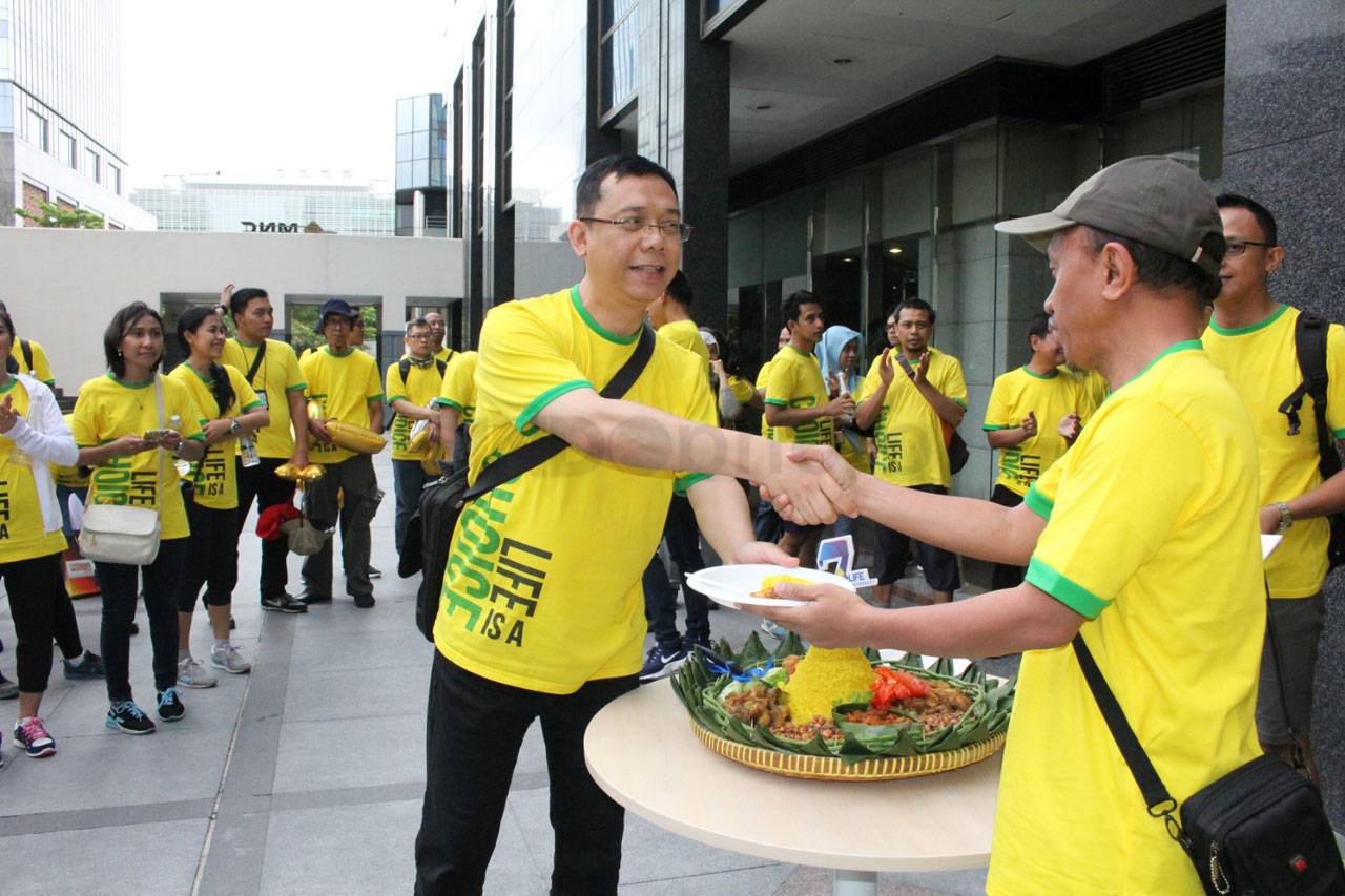 Rayakan HUT ke-7, Karyawan...