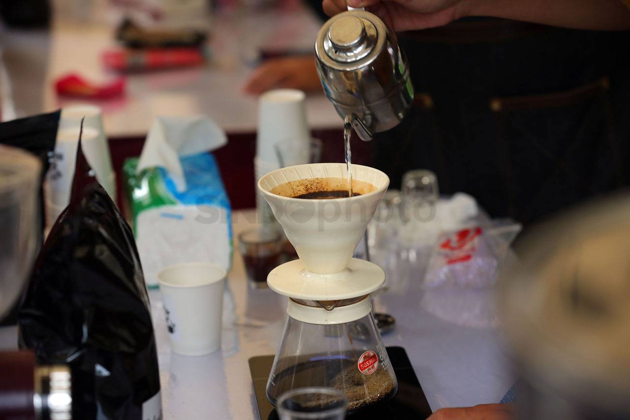 Menikmati Kopi Berkualitas...