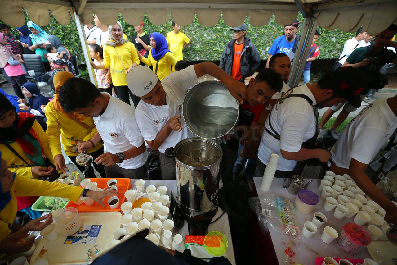 Menikmati Kopi Berkualitas...